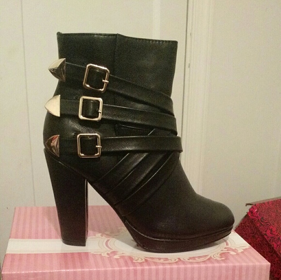 BLACK CHUNKY HEEL BOOTIES - Picture 2 of 4